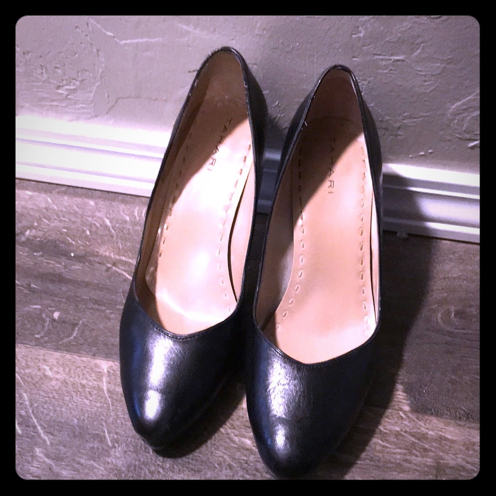 Black round toe heels